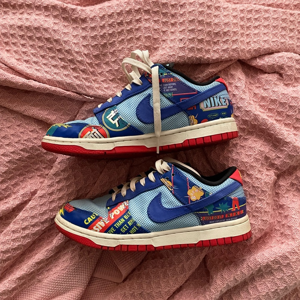 Nike Blue and Red Dynamic Sneakers